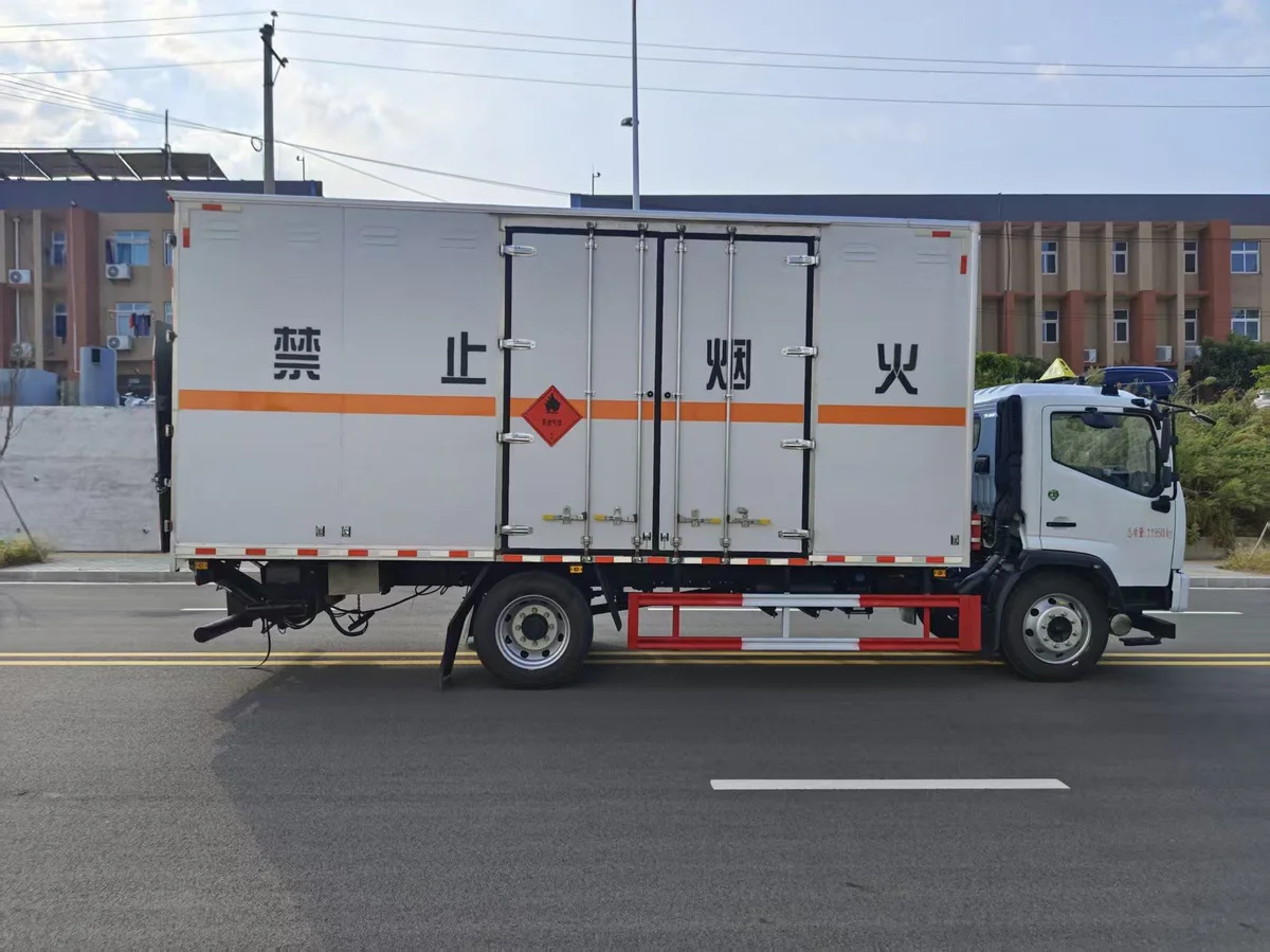 车辆外观实拍