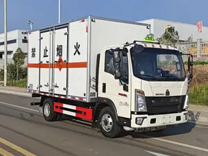 重汽豪沃蓝牌危险品运输车实拍