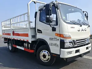 江淮骏铃 V5 蓝牌 4.2 米易燃气体厢式运输车(玉柴 175 马力,新规 AEBS)