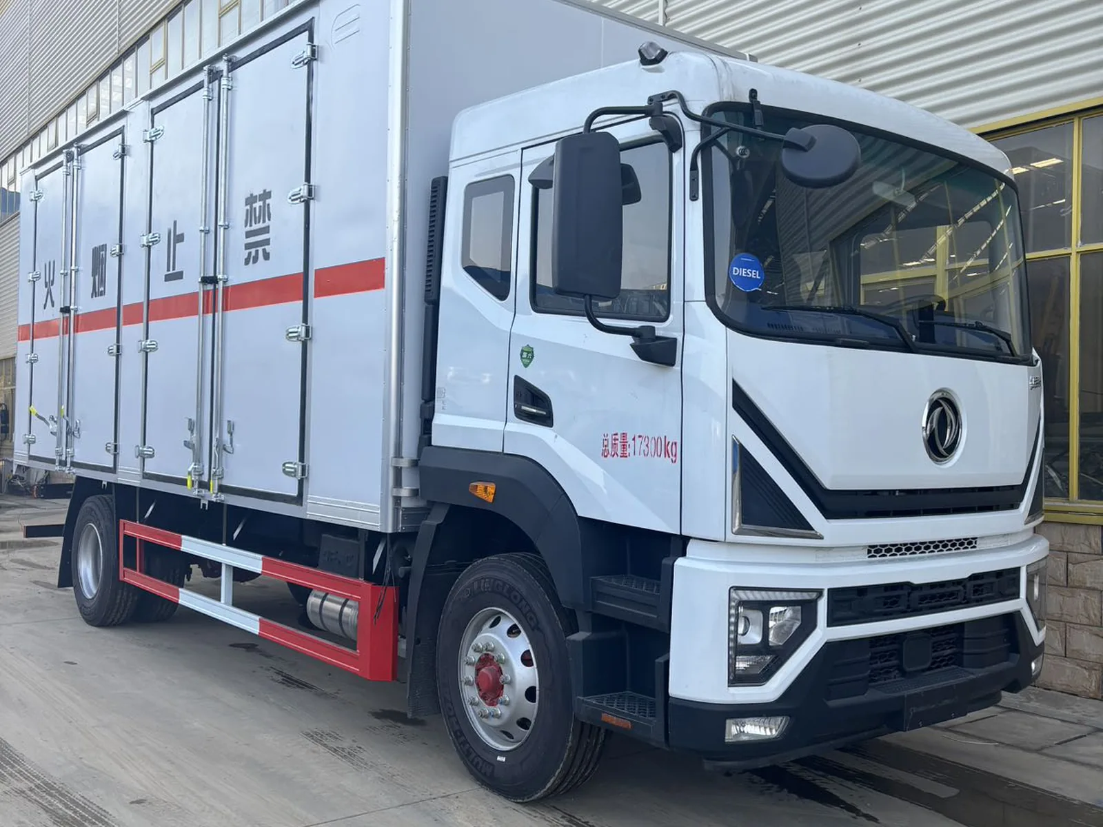 东风多利卡 6 米 8 爆破器材运输车（额载 9.995 吨·康明斯 240/260 马力）