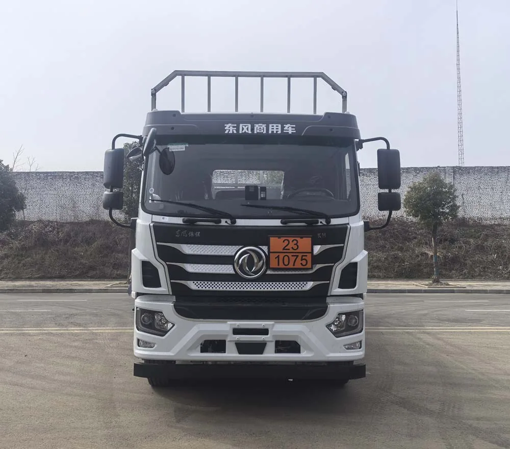 东风锦程高栏危险品运输车 正面实拍 东风商用车 KH 平顶驾驶室+危险品三角顶灯