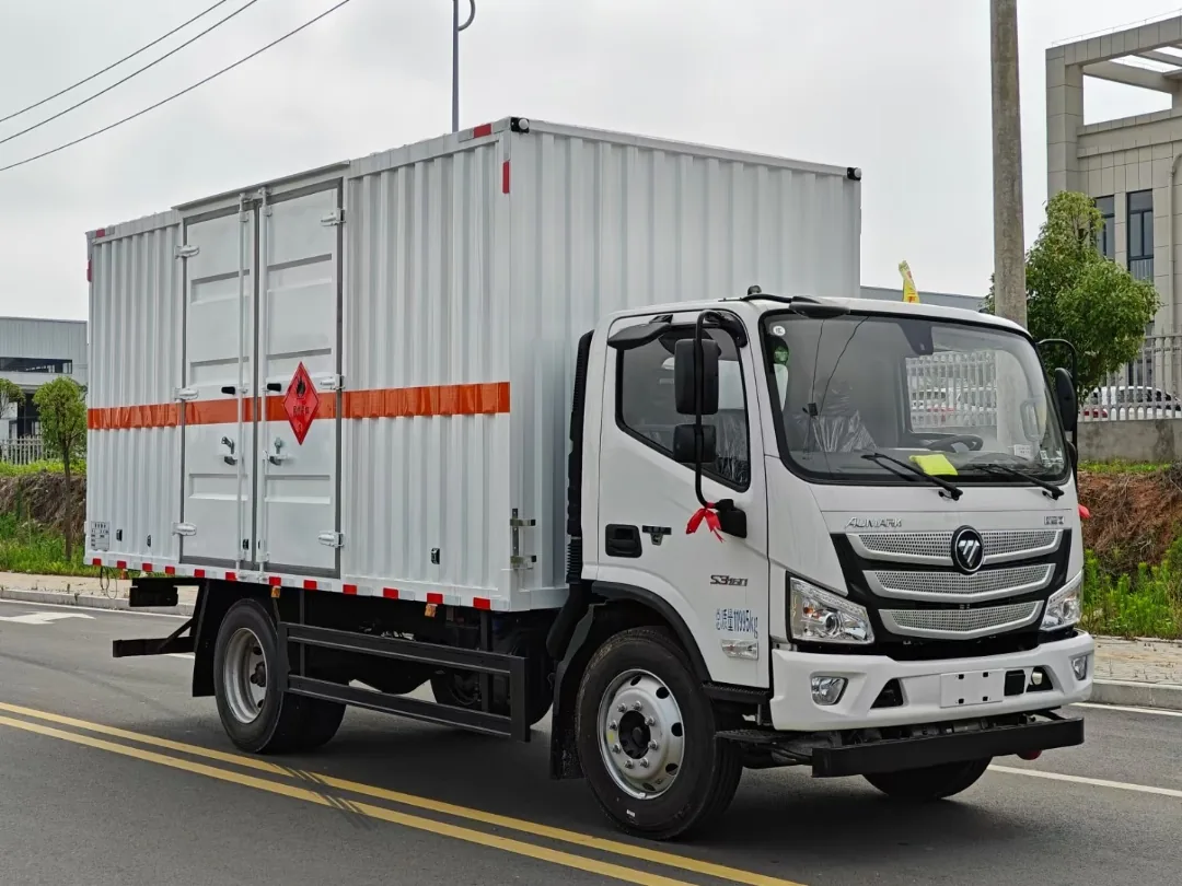 福田欧马可S3en 5.2米厢式危险品运输车（1类爆破器材+多类别）