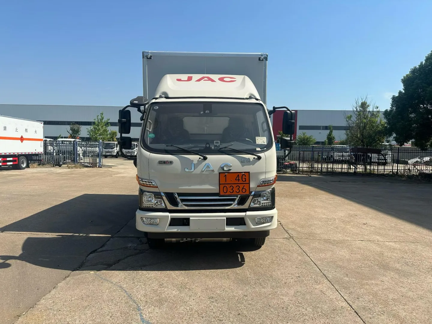 江淮骏铃蓝牌爆炸品运输车 正面实拍 1.4G爆炸品标牌