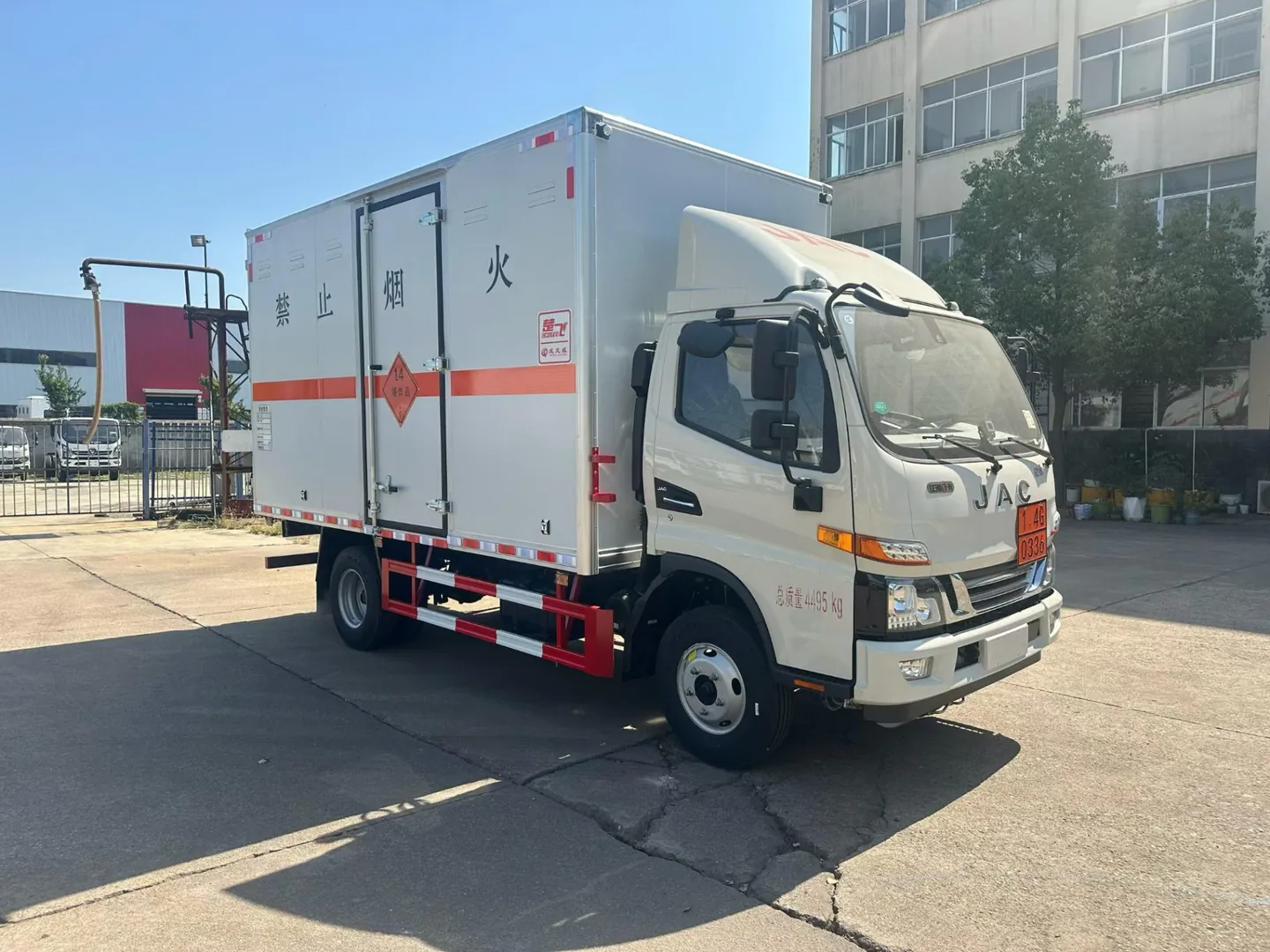 江淮帅铃E/骏铃 蓝牌 4.2米危险品厢式运输车（双动力·康明斯150/玉柴175马力·可出1-6/8/9类）