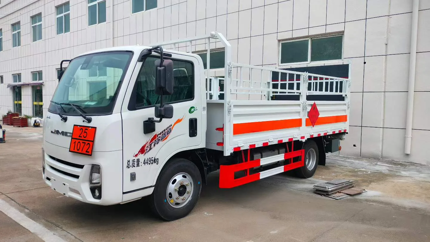 江铃顺达蓝牌苍栏式高栏危险品运输车（多类别，蓝焰发动机）